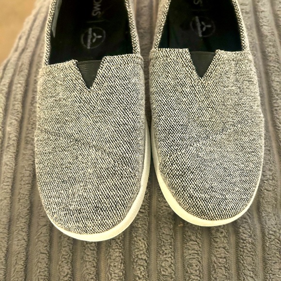 Tom’s size 8 - Picture 1 of 3